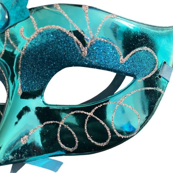 Fancy Feather Masquerade Mask - Turquoise & Black - Picture 5 of 5